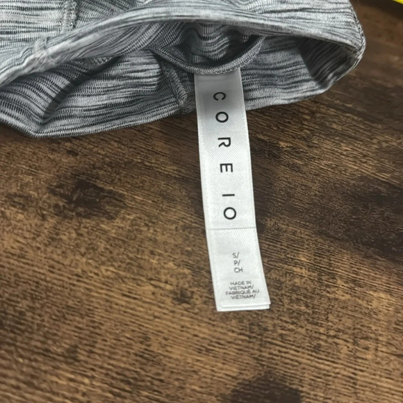 Core IO long sleeve fitness top with mock turtleneck. Winter running must-have. - Picture 4 of 4